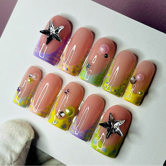 Y2K TIPS ๐ญ press on nails - Picture 4 of 5